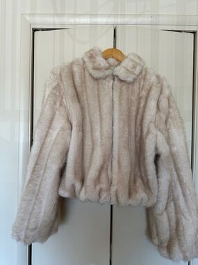 Plush Faux Fur Cropped Jacket in Light Beige